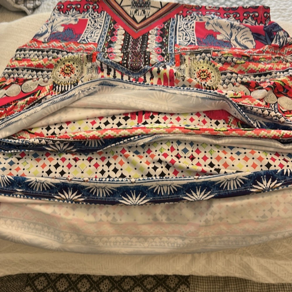 Beautiful multi-colored tennis shirt
Very good condition - Picture 3 of 4